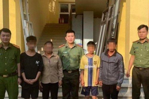 2 thiếu niên 'đi lạc' hàng trăm km từ Lai Châu xuống Hòa Bình đã về với gia đình