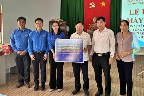 Đoàn Thanh niên EVNGENCO2 kịp thời bàn giao thiết bị hỗ trợ người dân xã Hưng Lễ - huyện Giồng Trôm nước ngọt sinh hoạt