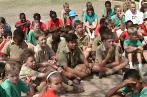 Bí ẩn chưa có lời giải: 62 đứa trẻ tại Zimbabwe tuyên bố nhìn thấy UFO ở sân trường