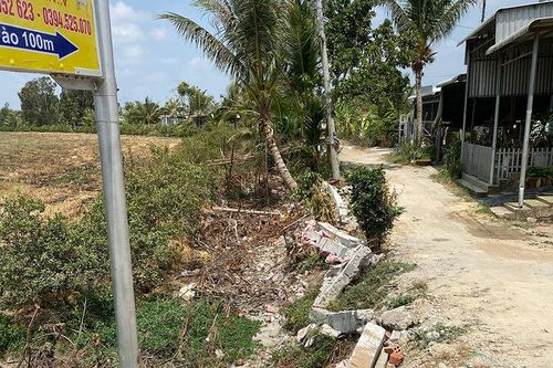 Không được xây dựng bờ kè lấn chiếm đất công