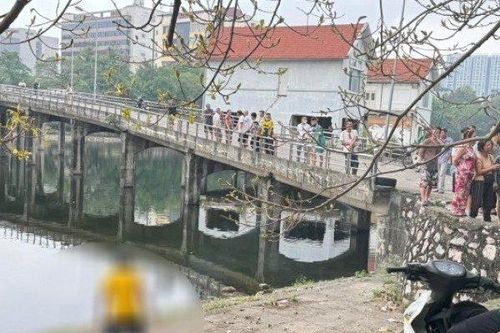Hà Nội: Phát hiện thi thể cô gái 23 tuổi nổi trên mặt hồ công viên Tuổi Trẻ