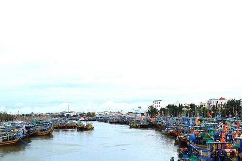 Bình Thuận ứng phó với nguy cơ tràn khoảng 9.000 lít dầu DO ra biển