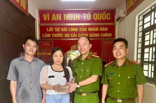 Người phụ nữ khóc khi nhận lại 400 triệu đồng sau 3 tháng chuyển nhầm