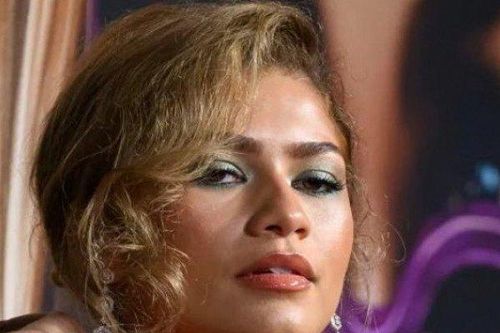 Zendaya lăng xê chiếc váy tennis và nhiều mẫu đồ cổ điển