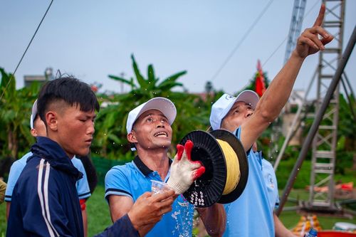 Thi thả diều 'ăn mây' cầu mưa thuận gió hòa ở Bá Dương Nội