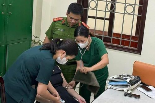 Kịp thời cứu sống người định tự vẫn tại Hồ Tây