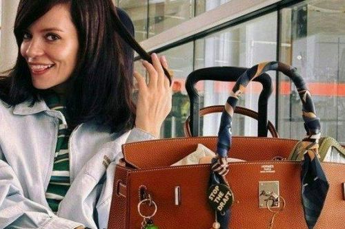 Phong cách thời trang vui nhộn, bừa bộn của Jane Birkin đã quay lại!