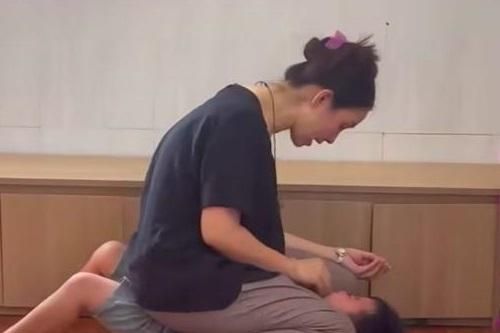 Giáo viên mầm non ngồi lên người trẻ nhỏ sẽ bị xử lý thế nào?