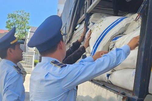 Lực lượng QLTT phát hiện hàng chục tấn đường nhập lậu