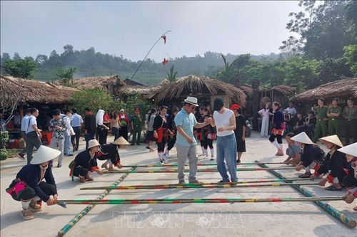 Công bố Điểm đến du lịch cộng đồng bản Miền của người Dao Quần chẹt