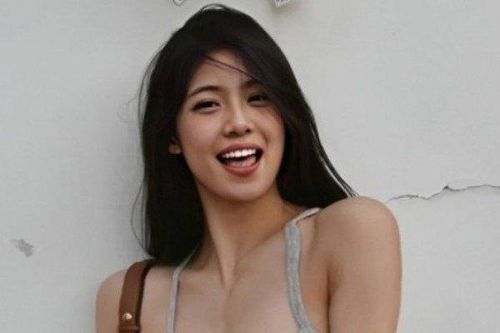 'Nữ thần bóng rổ' tộc Nội Mông cao 1,9m chăm mặc khoe tỷ lệ cơ thể đẹp
