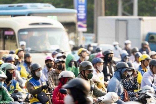 Về quê nghỉ lễ, người dân 'nghẹt thở' vì kẹt xe và nắng nóng