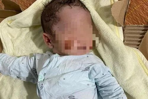 Xót xa bé sơ sinh bị bỏ rơi gần trường học ở Nghệ An