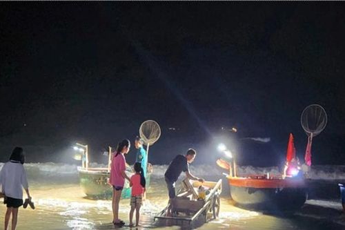 Loại đặc sản dân thành phố thích mê, cứ thuyền về là tranh nhau mua