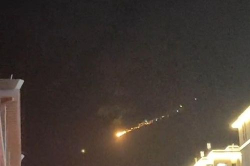 Bắt trọn khoảnh khắc vật thể vụt sáng rồi mất tích bí ẩn: Nghi vấn UFO trỗi dậy