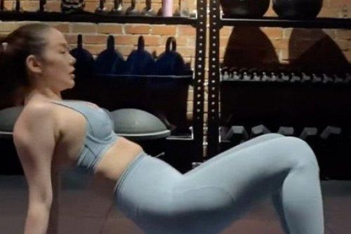 Minh Hằng tập đủ các môn nên múi bụng trùng điệp, sẵn sàng mặc bikini đón hè