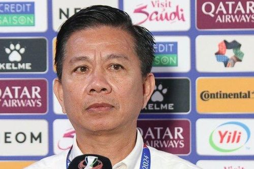 HLV Hoàng Anh Tuấn: 'Cầu thủ U23 Việt Nam 1 tháng không được ra sân phút nào'