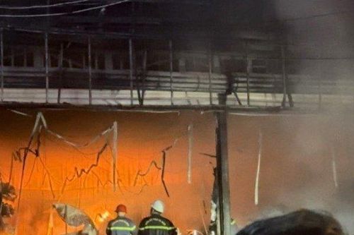 TP.HCM: Biển lửa bao trùm một cửa hàng, nhiều tài sản bị thiêu rụi
