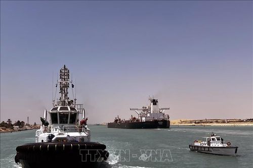 Bất ổn ở Biển Đỏ khiến doanh thu của Kênh đào Suez giảm 50%