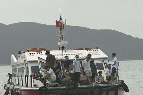Quảng Ninh: Chính quyền địa phương nói gì vụ du khách bị mắc kẹt ở Quan Lạn?