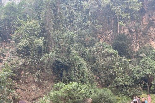 Thác Nàng Tiên ở Sơn La đông nghịt, xe ôm kiếm hơn 3 triệu đồng/ngày