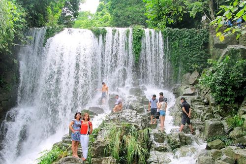 Các khu vui chơi 'xanh' đông khách trong ngày 30/4