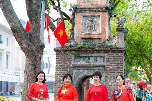Phố phường Hà Nội yên bình trong ngày nghỉ lễ 30/4 - 1/5