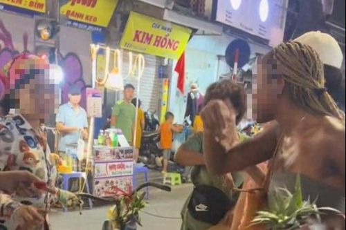 Xử lý người bán hàng rong 'chặt chém' du khách nước ngoài 500.000 đồng cho 3 quả dứa