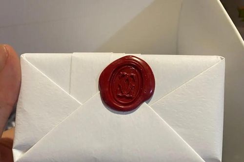 Mua được bông tai kim cương siêu hời vì hãng ghi nhầm giá thành 13 USD