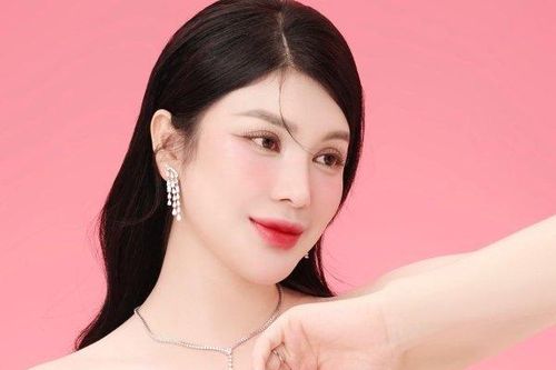 Lily Chen: 'Tôi không phải tiểu thư cành vàng lá ngọc'