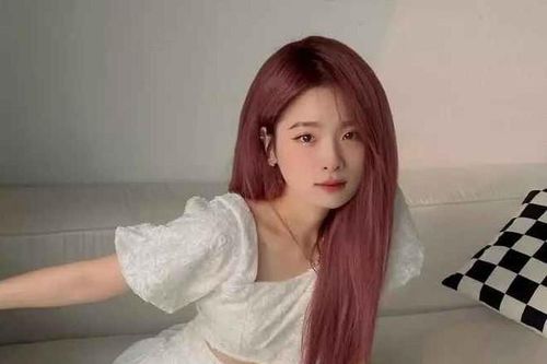 Bị nói dựa hơi bạn trai streamer, nàng hot girl Ngọc Kem đáp trả