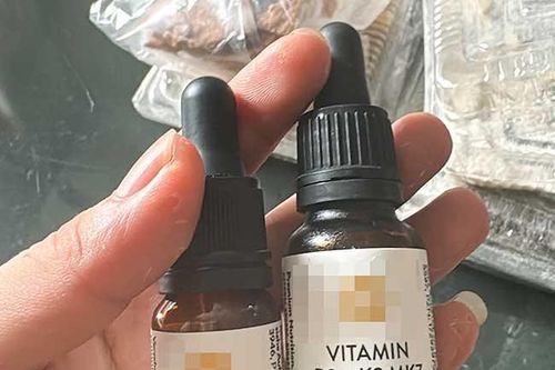 Uống vitamin D của người lớn, bé 6 tháng tuổi nhập viện vì ngộ độc