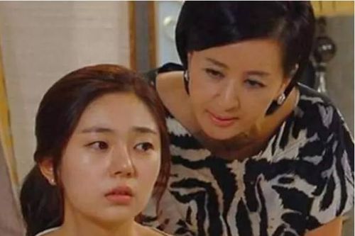Về nghỉ lễ 3 ngày, đến khi đi, mẹ chồng đưa ra yêu cầu khiến con dâu choáng váng