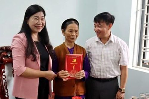 Tri ân thân nhân liệt sĩ, dân công hỏa tuyến chiến dịch Điện Biên Phủ tại Sơn Tây