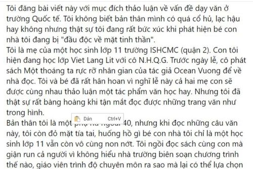 Cô giáo trường Quốc tế phát sách có mô tả cảnh giường chiếu cho học sinh