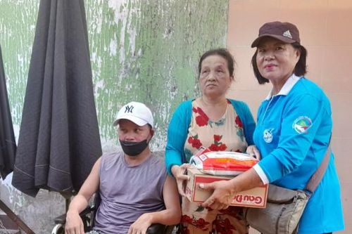 Hội Liên hiệp Phụ nữ phường Vĩnh Nguyên: Trao 172 phần quà cho phụ nữ khó khăn, khuyết tật, người mắc bệnh nặng