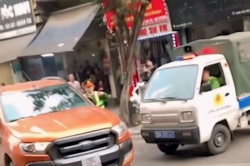 Tìm bị hại vụ xe bán tải bỏ chạy gây tai nạn liên hoàn