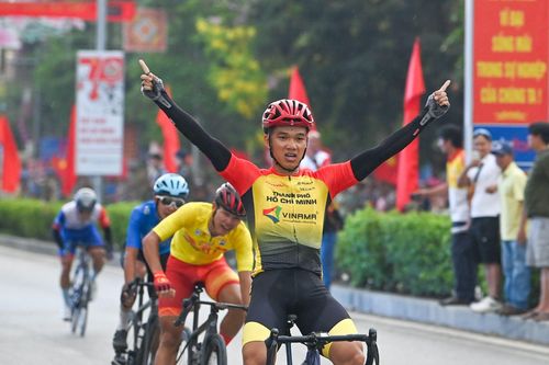 Tranh tài chặng 5 Cuộc đua xe đạp 'Về Điện Biên Phủ - 2024'