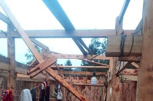 Hà Giang: Mưa to kèm gió lốc khiến 2 người bị thương, thiệt hại nhiều nhà ở của người dân