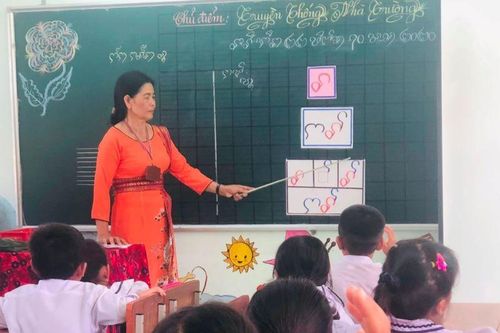 Nâng chất lượng dạy học các môn tiếng dân tộc thiểu số