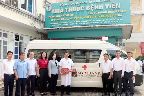 Bàn giao xe cứu thương cho Bệnh viện Đa khoa tỉnh Điện Biên