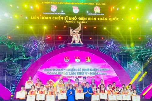 Vinh dự khi được làm 'Chiến sĩ nhỏ Điện Biên'