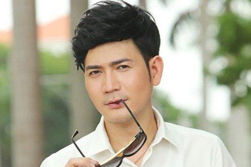 Nam ca sĩ đông con nhất showbiz Việt: Sống trong biệt thự cả nghìn m2 cùng bà xã kém 8 tuổi