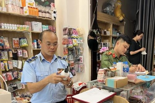 Vĩnh Phúc: Tạm giữ hơn 1.000 sản phẩm mỹ phẩm nhập lậu