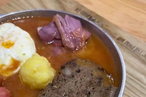 Khách 'bủn rủn' với chảo bánh mì Cột Điện Quán đầy dòi