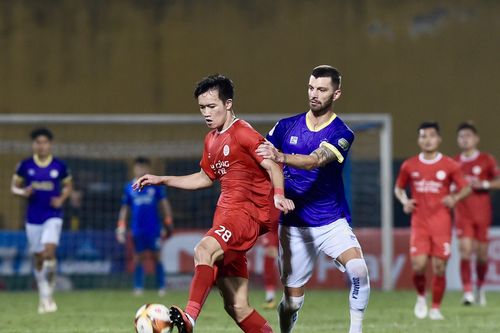 Hoàng Đức ghi bàn trong ngày HLV Kim Sang-sik dự khán sân Hàng Đẫy