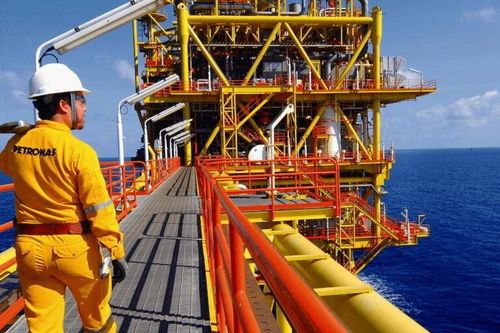 Các quốc gia đang phát triển phải làm gì với những phát hiện dầu khí mới giữa làn sóng xanh