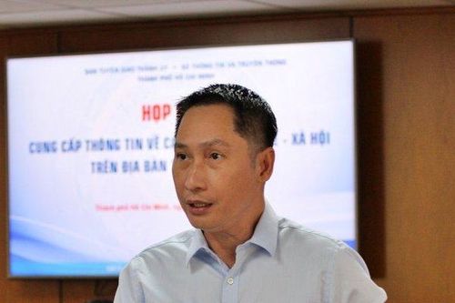 Tp.HCM: Sở Văn hóa và Thể thao sẽ mời chuyên gia thẩm định trang phục của ca sĩ Đàm Vĩnh Hưng