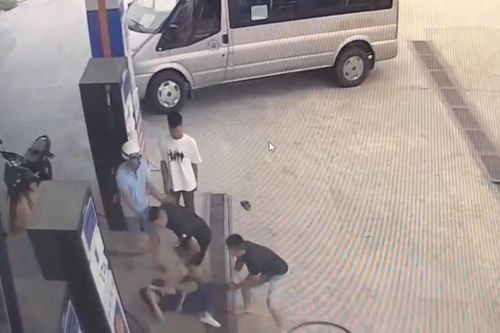 Điều tra vụ người đàn ông bị đánh hội đồng tại cây xăng