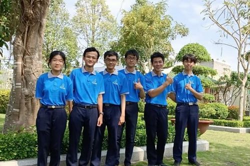 Nỗ lực vượt nghịch cảnh, nam sinh Công nghệ liên tiếp giành được ba học bổng